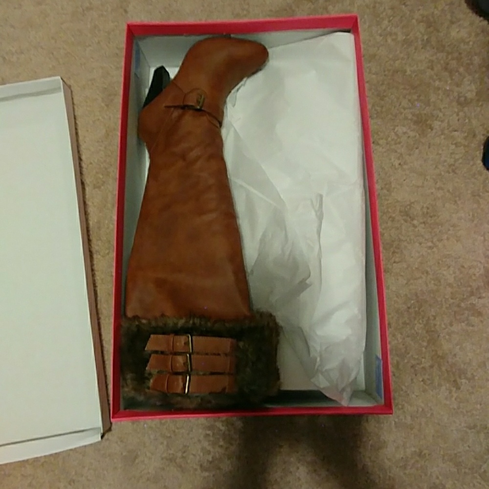 Knee boots